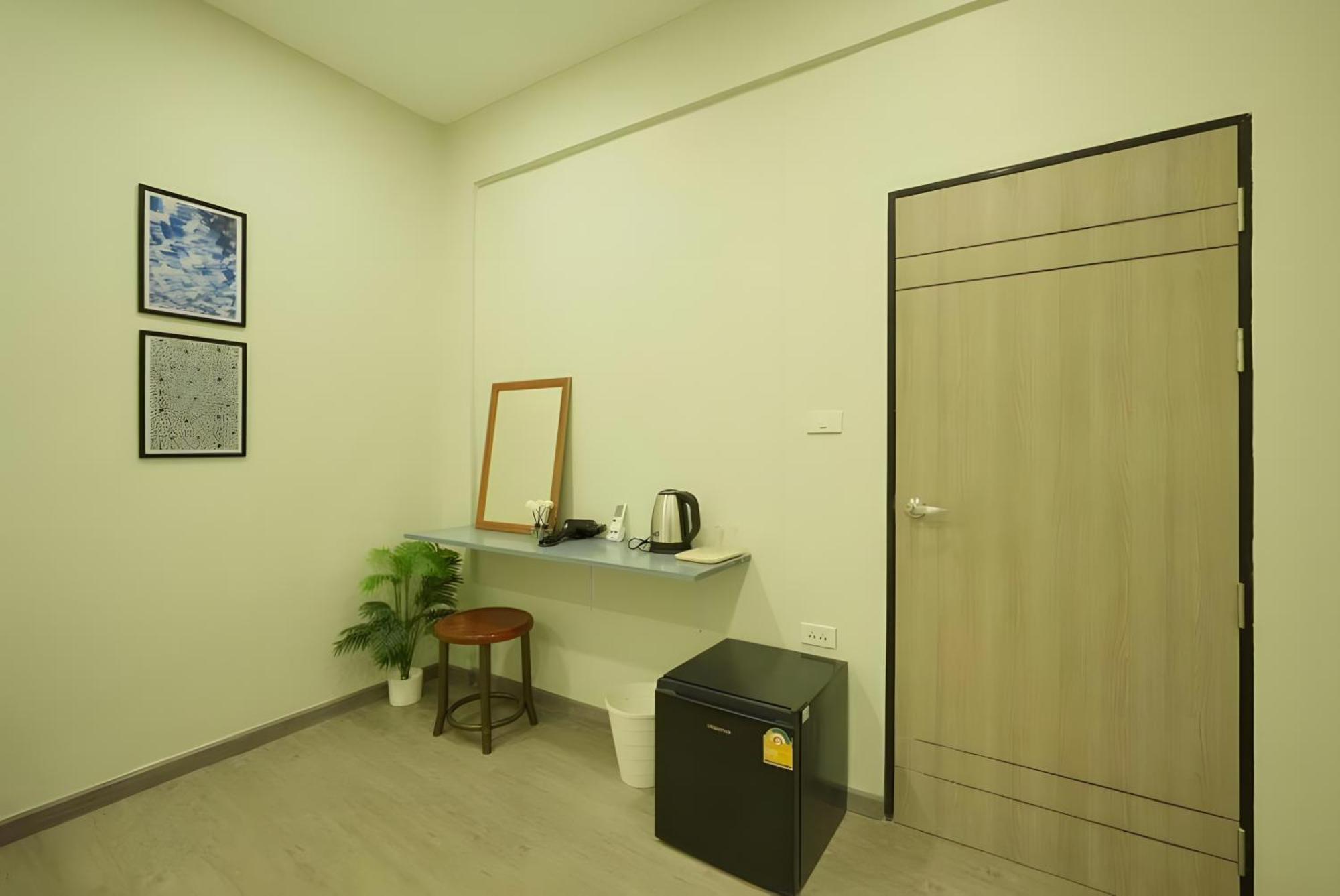 Hidden Dragon V Yaowarat Road Apartment Банкок Екстериор снимка