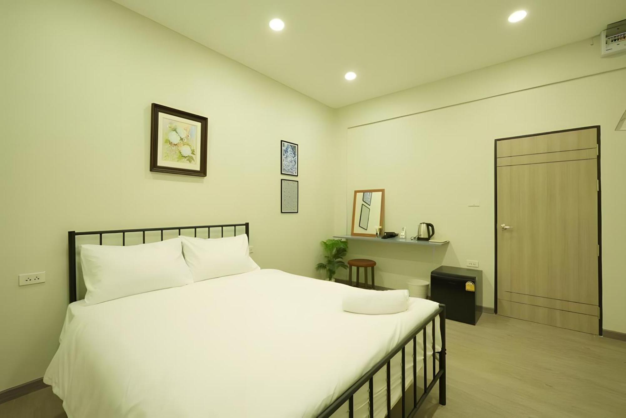 Hidden Dragon V Yaowarat Road Apartment Банкок Екстериор снимка