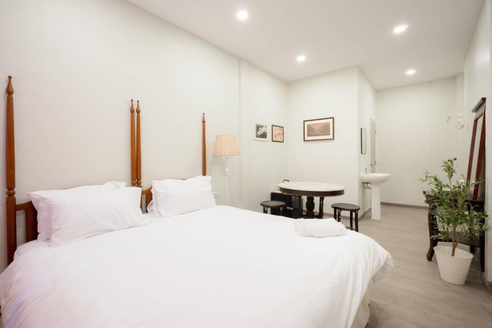 Hidden Dragon V Yaowarat Road Apartment Банкок Екстериор снимка